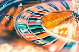 Layar permainan Ikan Jackpot di joker slot menampilkan ikan-ikan berwarna dengan nilai poin yang berbeda